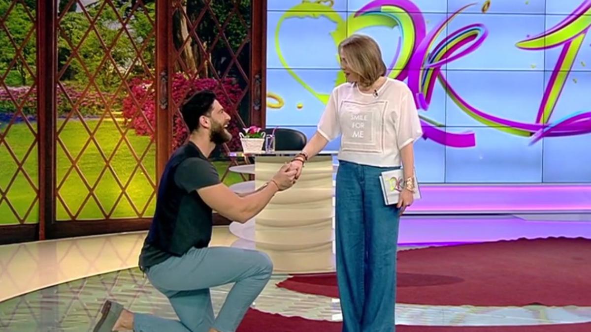 mirela vaida a fost ceruta in casatorie in direct reactia fabuloasa a prezentatoarei tv