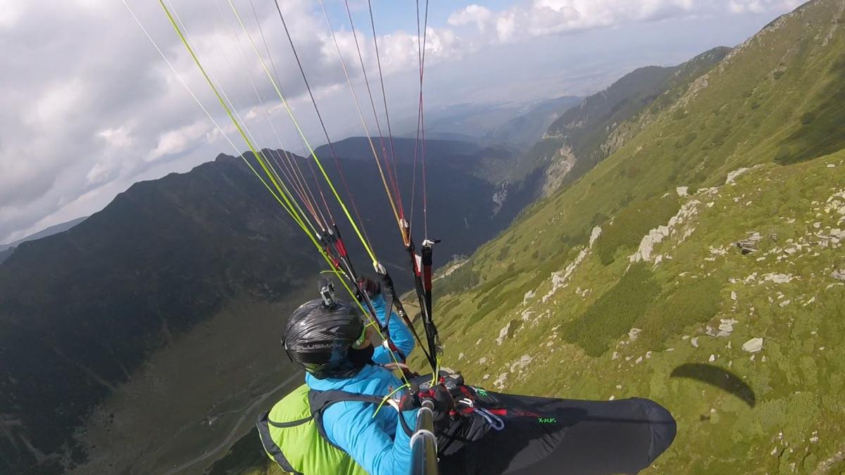 eroul zilei toma coconea record la zborul cu parapanta