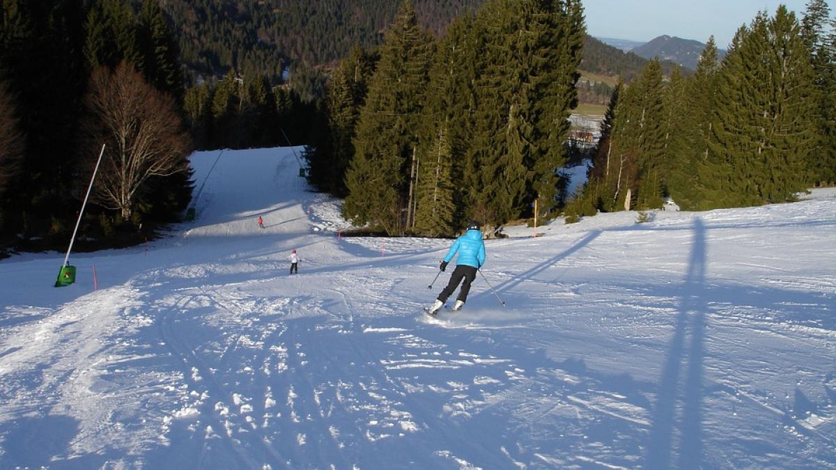unde se schiaza in acest sfarsit de saptamana stratul de zapada depaseste 60 de centimetri in unele