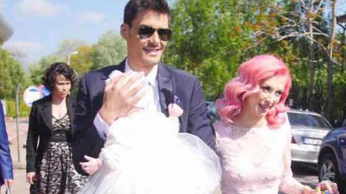 andreea balan si a botezat fetita cum s a imbracat la biserica