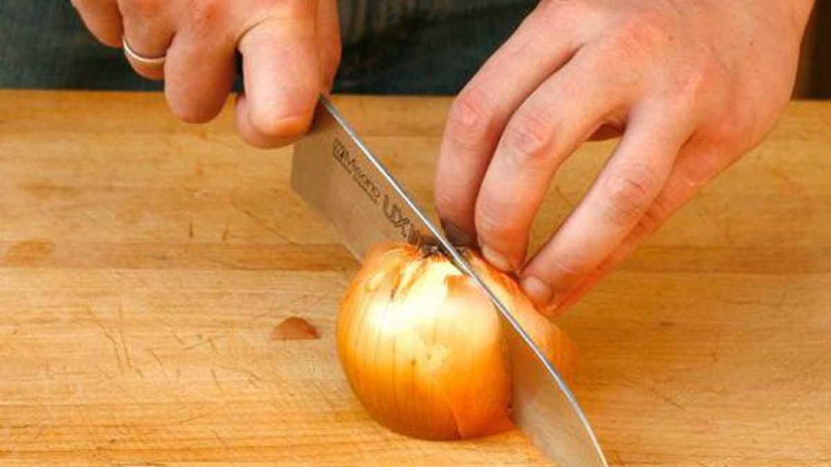 cum sa tai ceapa fara sa ti miroase mainile incearca acest truc genial