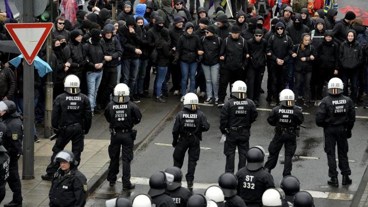 un protest masiv este pregatit la koln forte impresionante de politie au fost desfasurate pe strazi