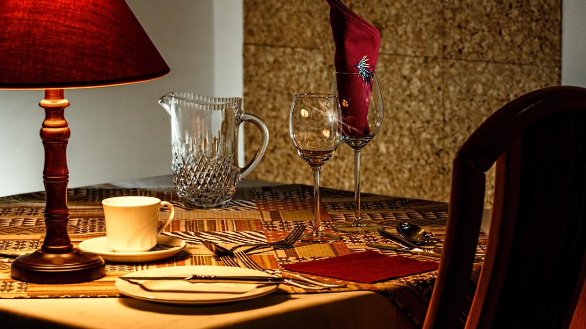 mancau la un restaurant din deva cand s au trezit cu un musafir total neasteptat toti au intrat in