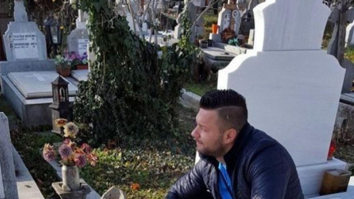 un bucurestean a fost surprins asa in cimitir a pus zeci de bancnote de 100 de euro pe cavou si s a