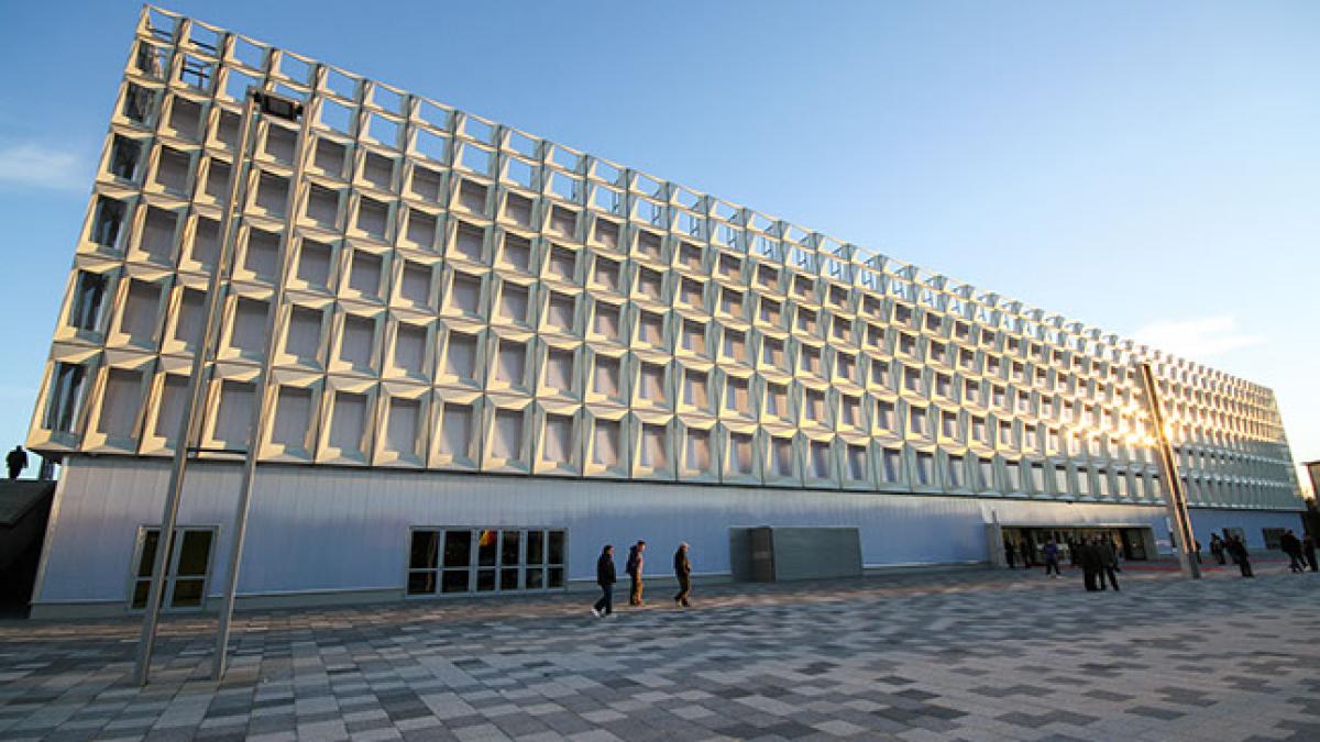 directorul salii polivalente din cluj napoca a batut un angajat pe culoarele complexului video