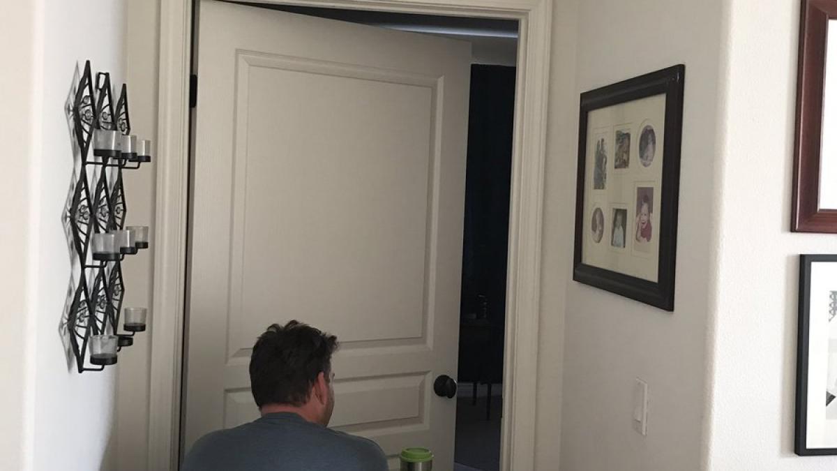 dragoste dincolo de orice boala gest impresionant al unui barbat a carui sotie sufera de cancer foto