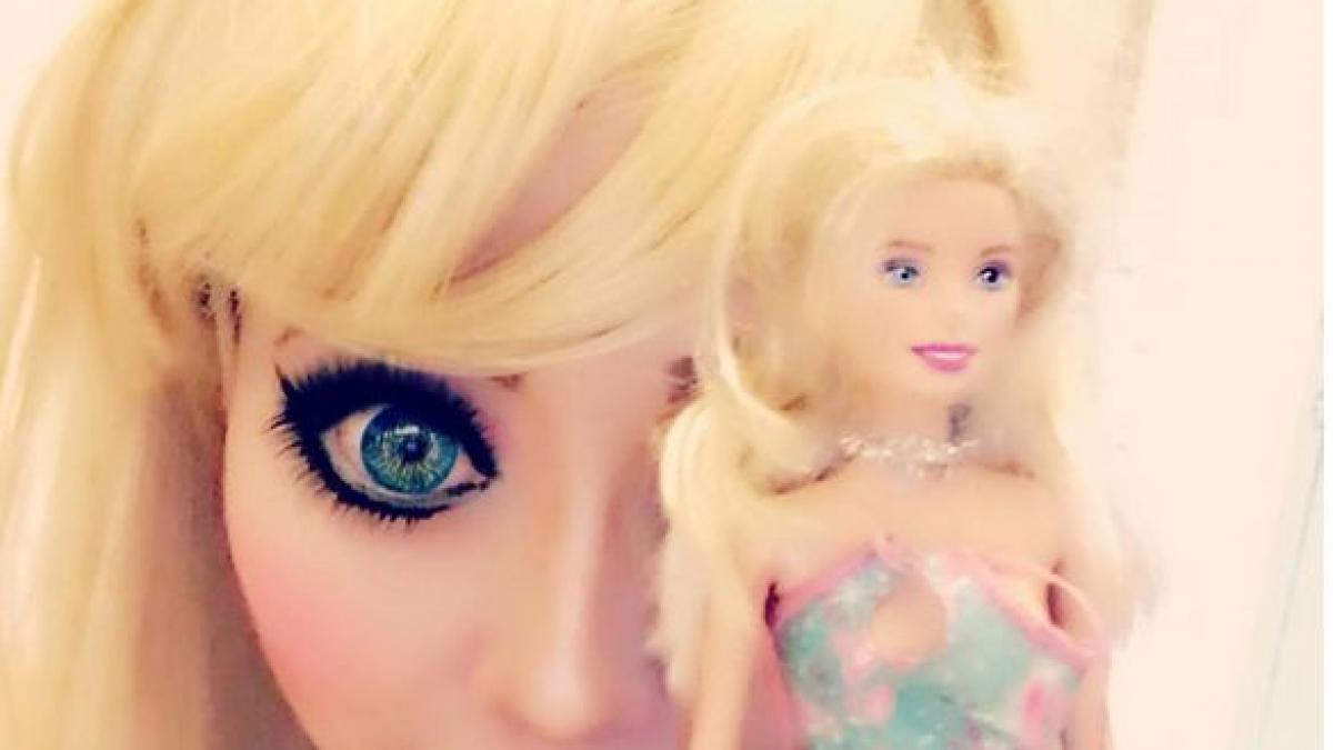 a dat 35 000 de dolari ca sa arate ca o papusa barbie si nu vrea sa se opreasca aici cati ani are