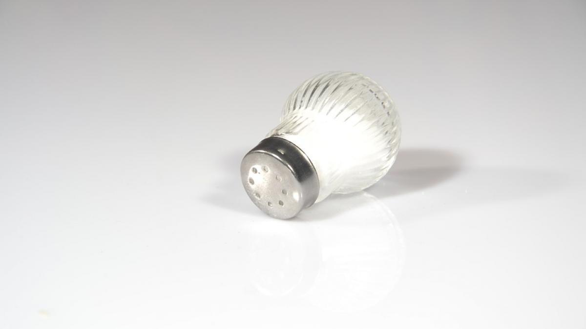 pune o cana cu sare in chiuveta rezultatul este incredibil