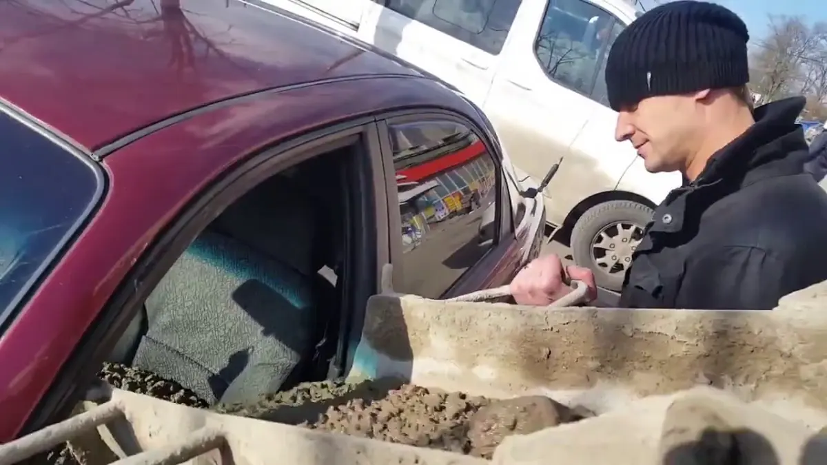 un barbat a ales o metoda inedita de a se razbuna pe propria sotia video