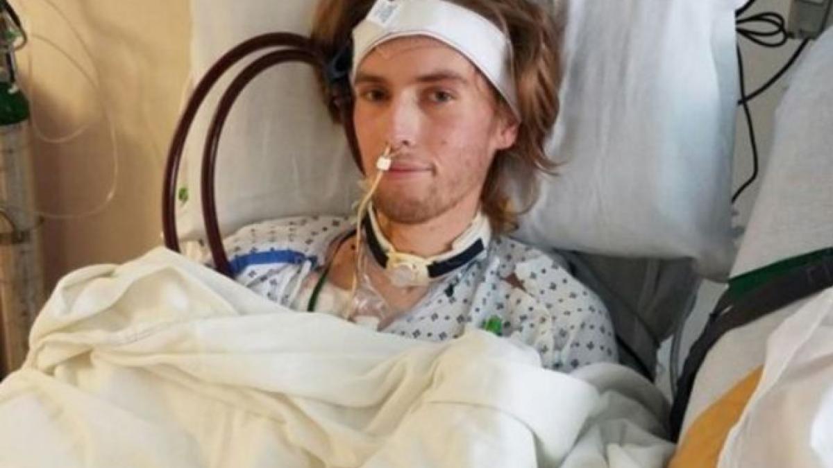 asta e o sa mori medicii puteau sa l salveze dar nu au putut sa treaca peste gestul baiatului ce