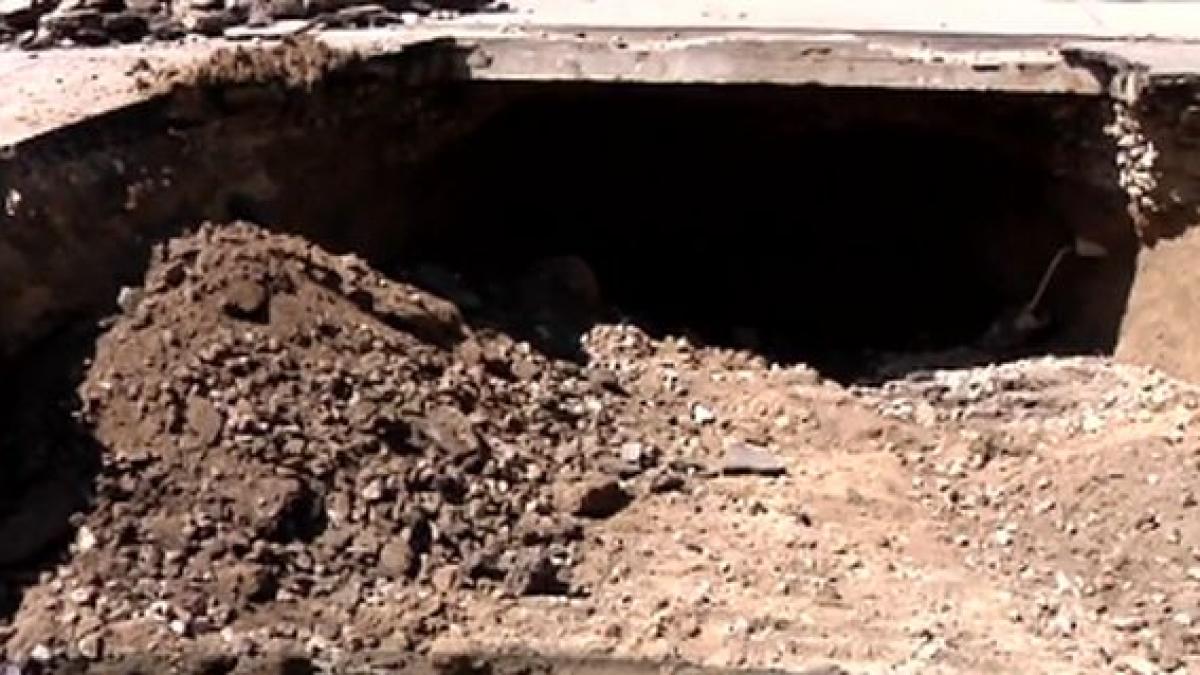 o groapa imensa a aparut peste noapte in centrul brailei video