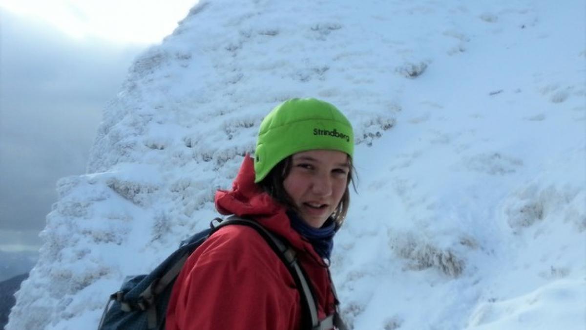 primele imagini de la inmormantarea fetitei ucise de avalansa dor geta popescu condusa pe ultimul