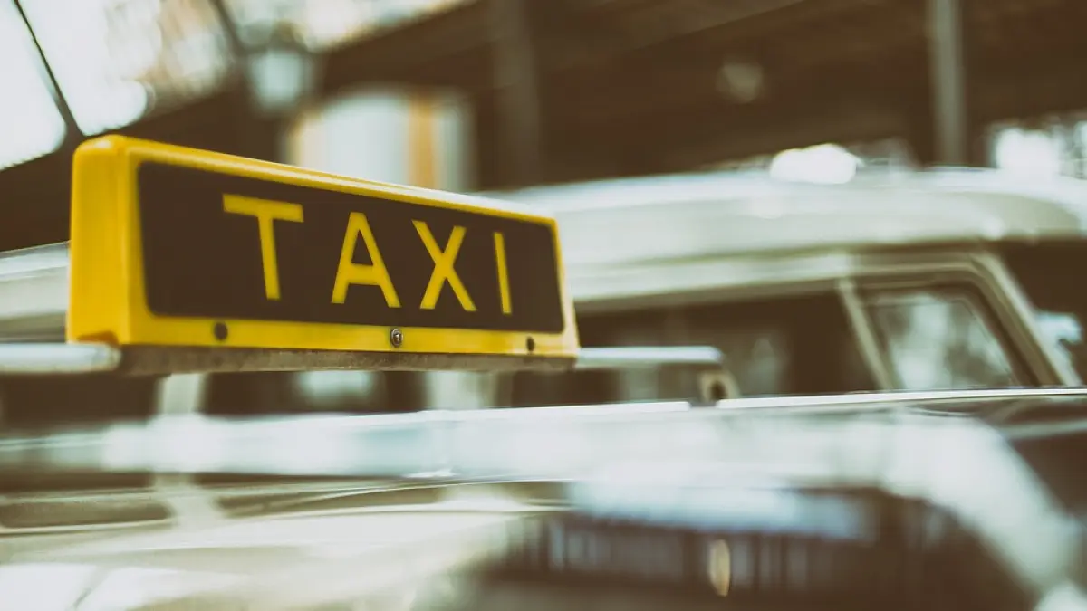 transportatorii si taximetristii protesteaza in fata guvernului traficul pe soseaua kiseleff va fi