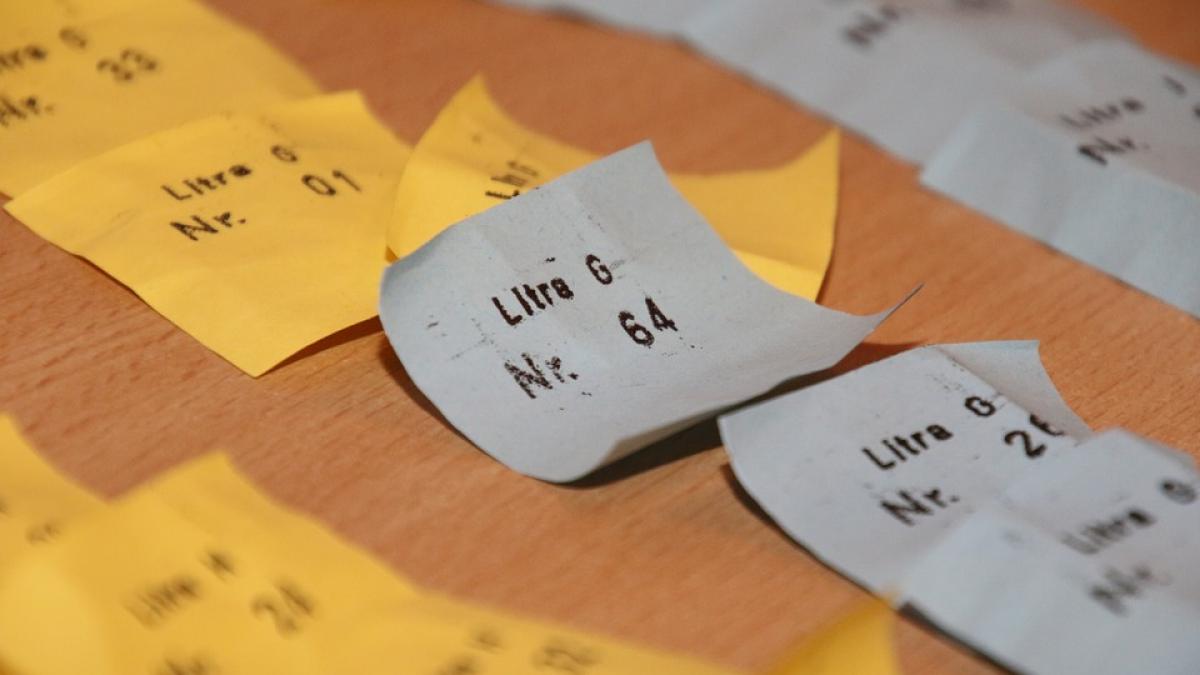 un cersetor i a cerut bani sa si cumpere un bilet la loterie ce s a intamplat a doua zi iti va