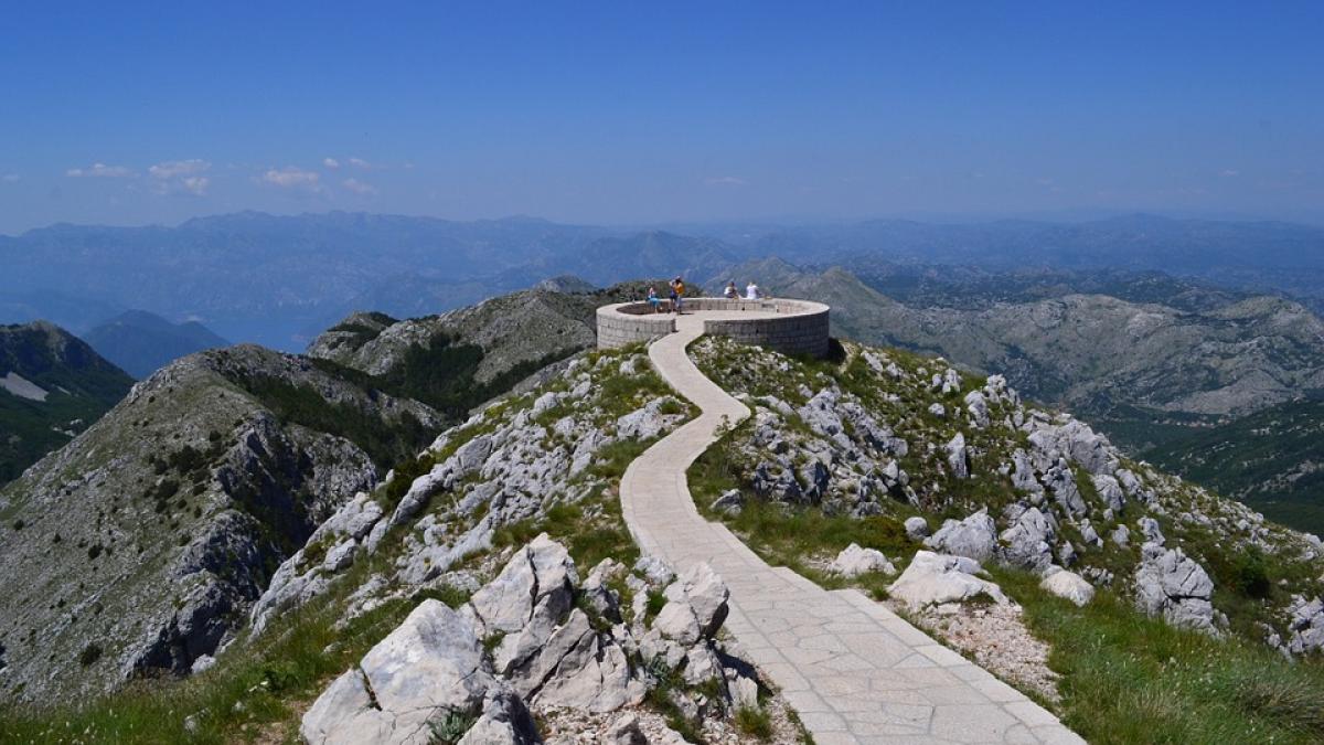 parlamentul din muntenegru a aprobat aderarea tarii la nato