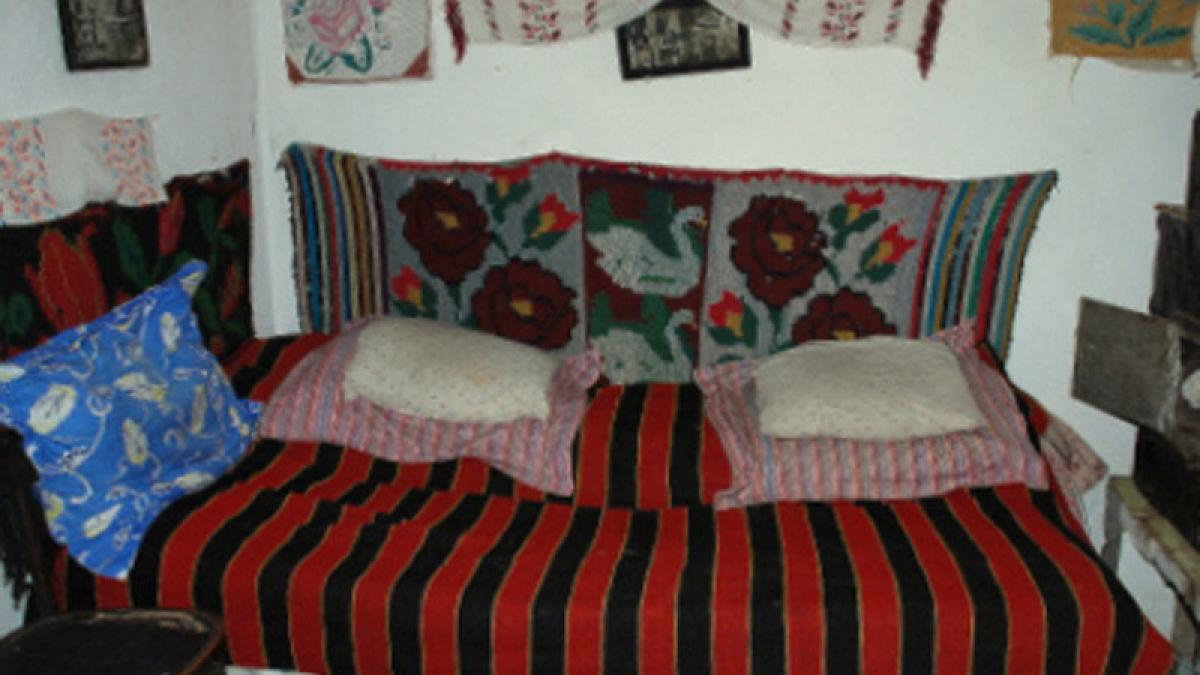 s a chinuit cateva zile sa deschida o cutie gasita in casa bunicilor a inceput sa planga cand in