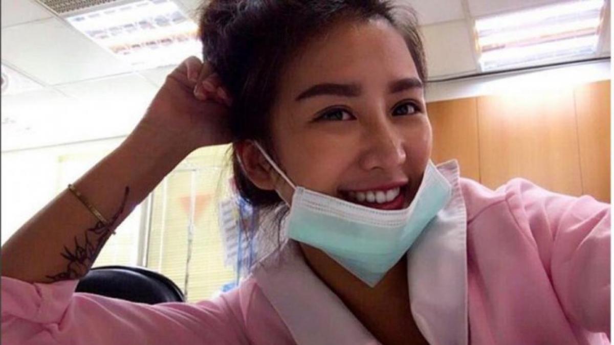 a fost desemnata cea mai sexy asistenta medicala din lume cum arata tanara de doar 23 de ani care