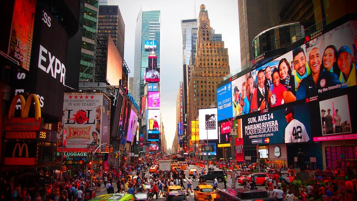 alerta de securitate in times square new york mai multe pachete suspecte gasite in zona