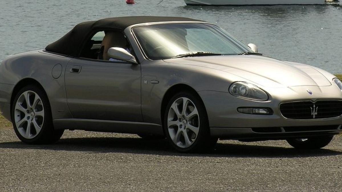 a vrut sa intre in tara cu 380 000 de dolari unde a incercat un barbat sa ascunda atatia bani