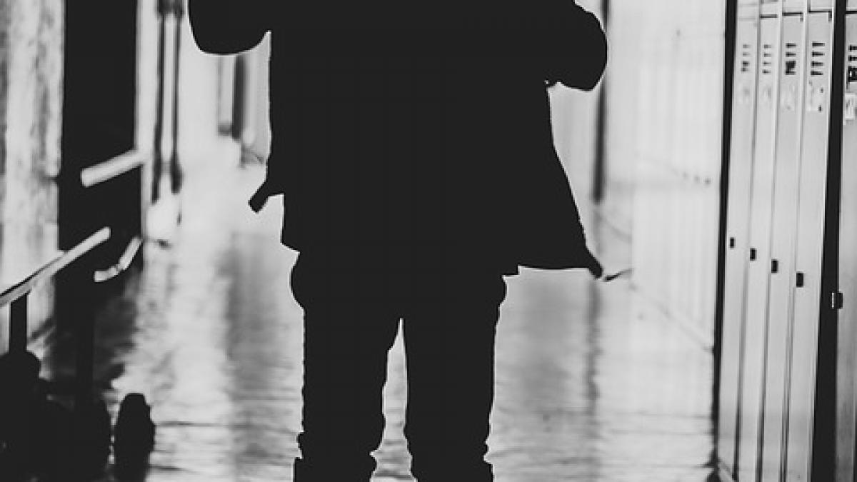 hackerii anonymus l au devoalat pe pedofilul roman acuzat ca a abuzat o fetita de trei ani vanduta