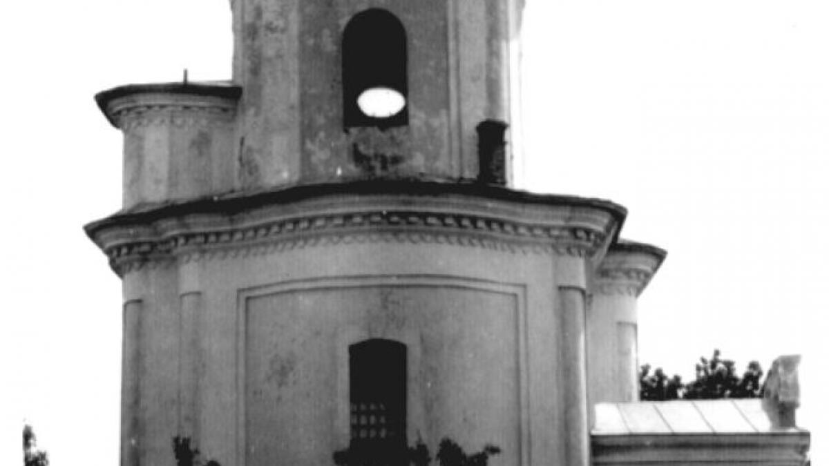 o biserica celebra din iasi provoaca panica ce simt cei care indraznesc sa i treaca pragul