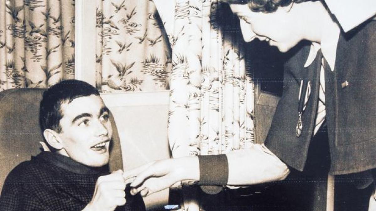 s a internat in spital in 1962 cu un picior rupt si a ramas acolo timp de 55 de ani povestea