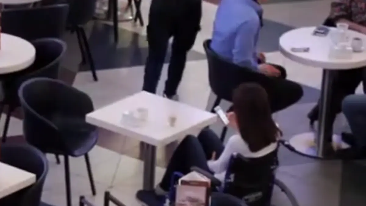 s au cunoscut pe internet si si au dat intalnire cand el a venit la locul stabilit a avut un soc ea