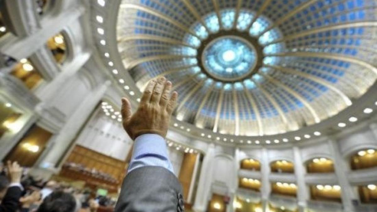 senatorii vor dezbate in regim de urgenta legea salarizarii unitare
