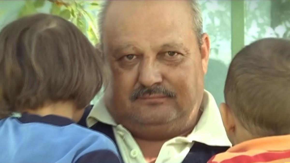 parasit de sotie un tata cauta familie pentru copiii lui nu am posibilitatea sa i tin