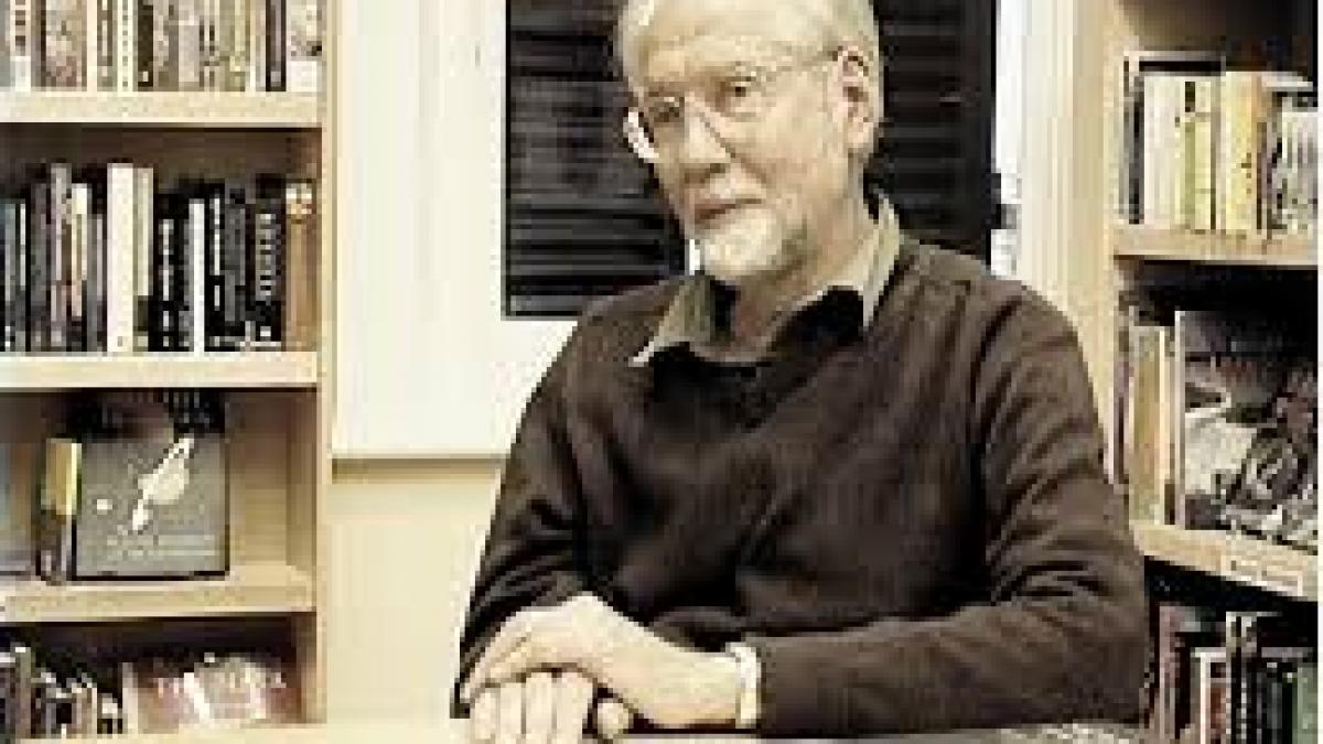 un cunoscut scriitor s a sinucis prin infometare la 77 de ani