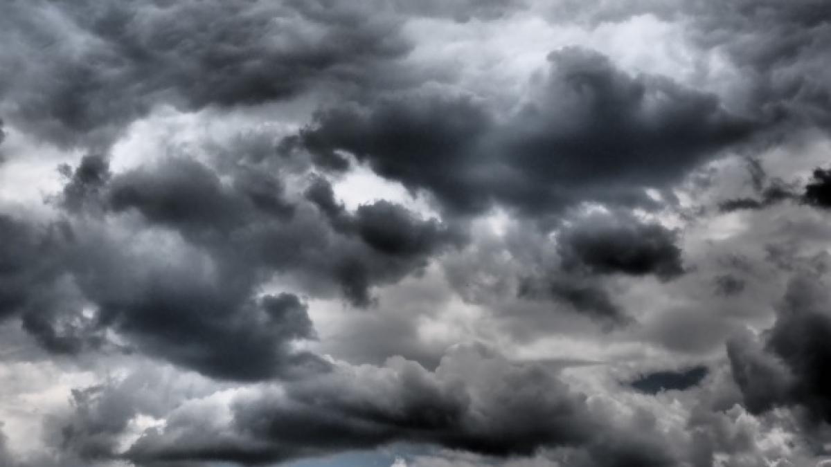 alerta de vreme rea meteorologii au emis o informare de ploi torentiale grindina si vijelii