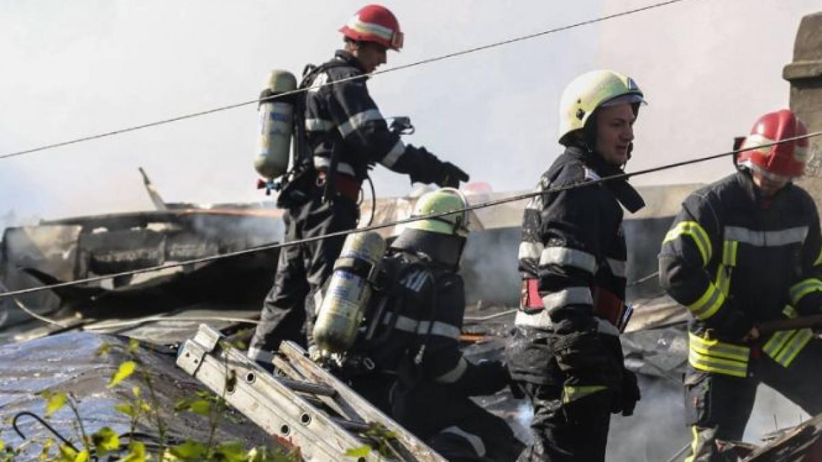 incendiu la un bloc de locuinte din petrila