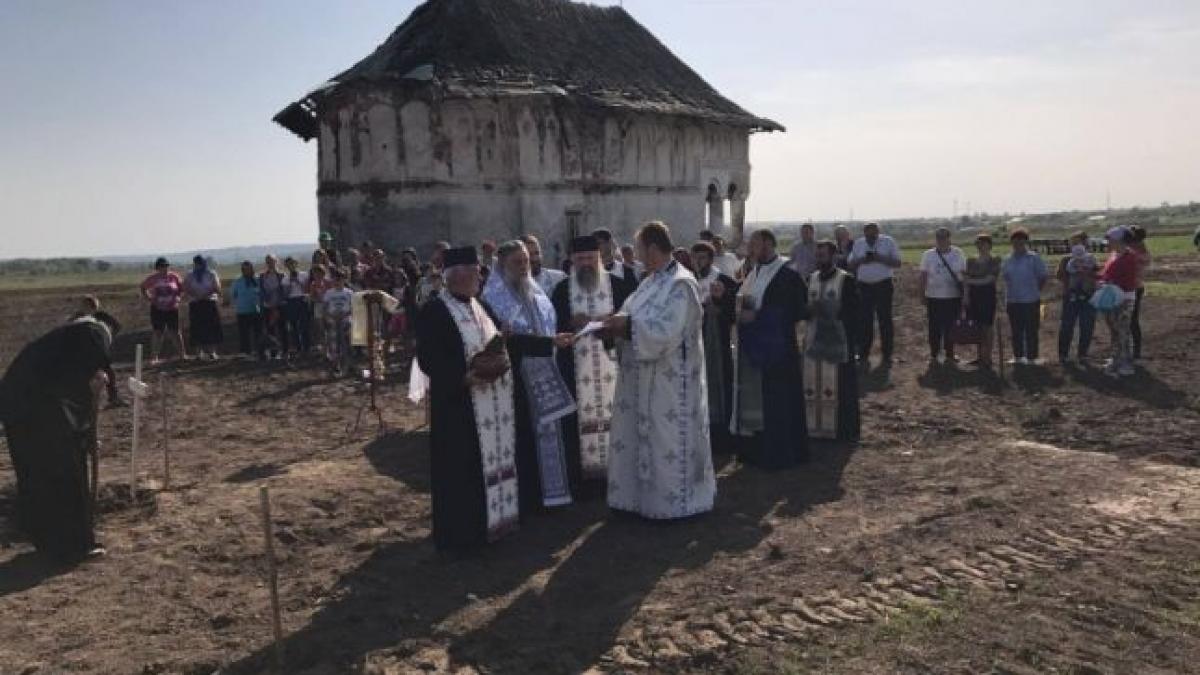o biserica veche de aproape 200 de ani din gorj readusa la viata pe locul ei se va ridica o