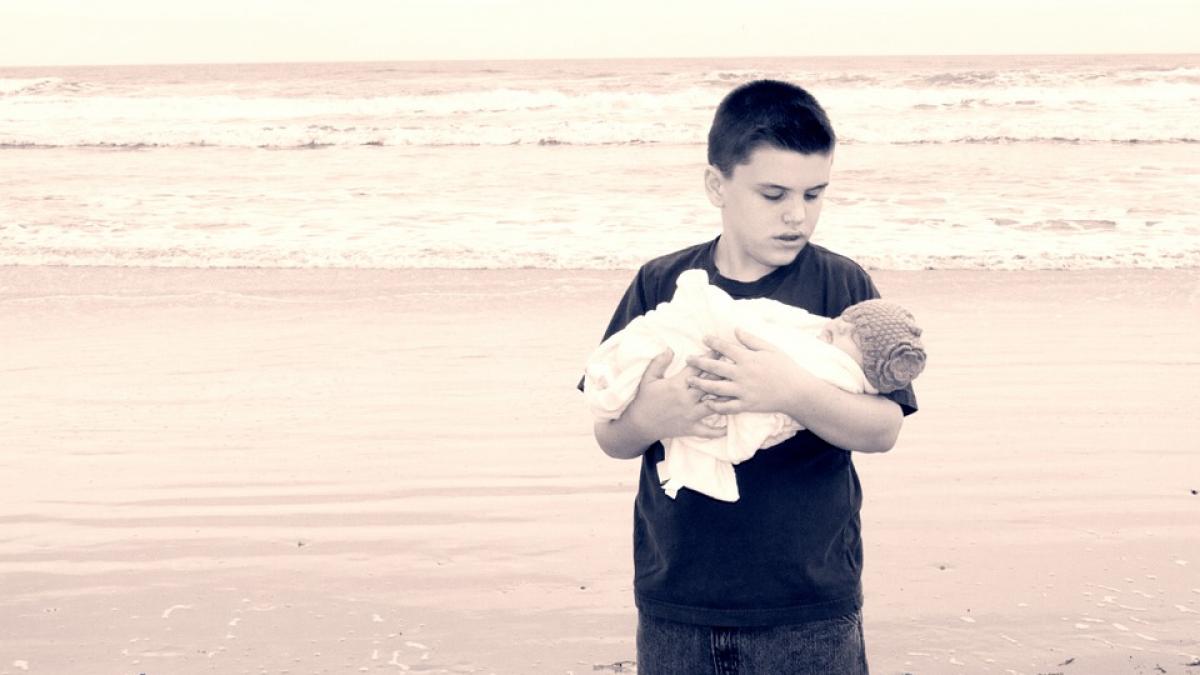 mama a murit la dus poti sa ai grija de noi ce a urmat dupa ce acest baietel de 5 ani a venit cu