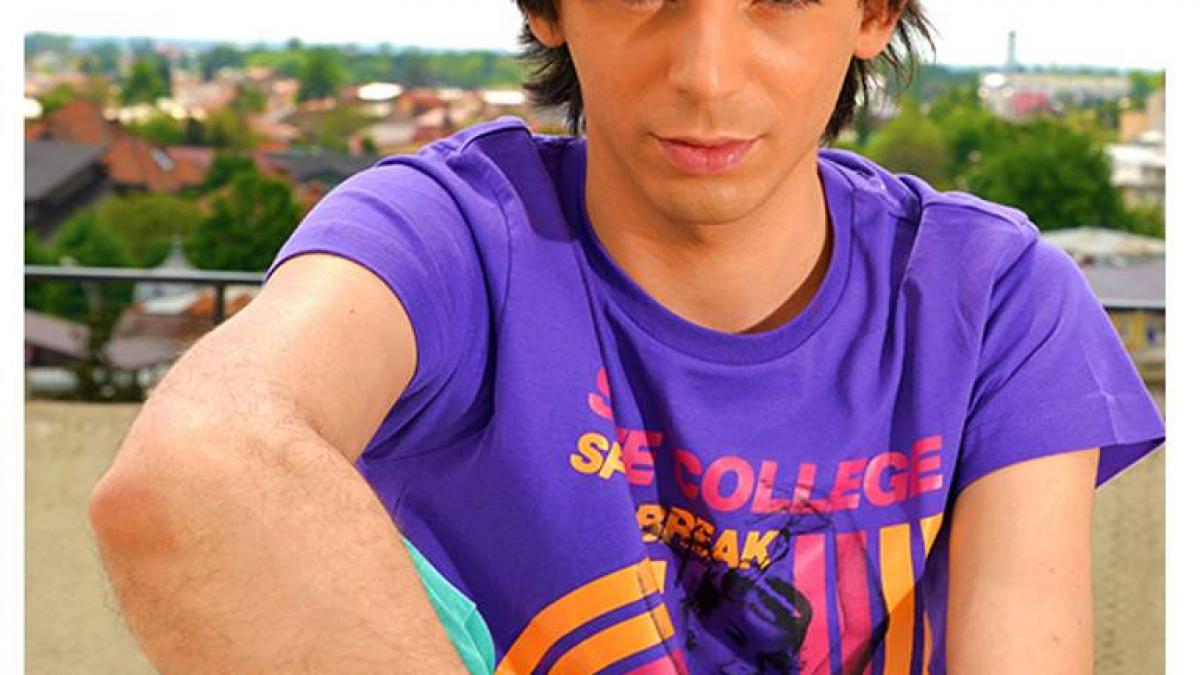 un artist roman face furori in america latina video