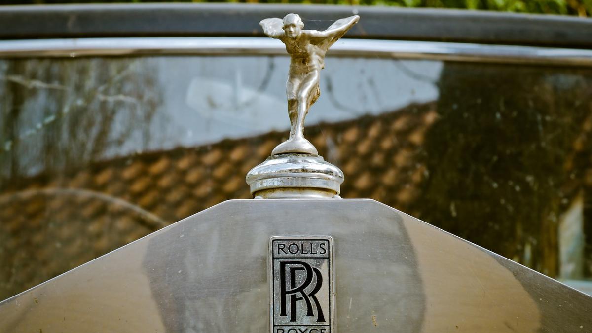 cine este politicianul cu 17 masini in declaratia de avere are doua rolls royce phantom