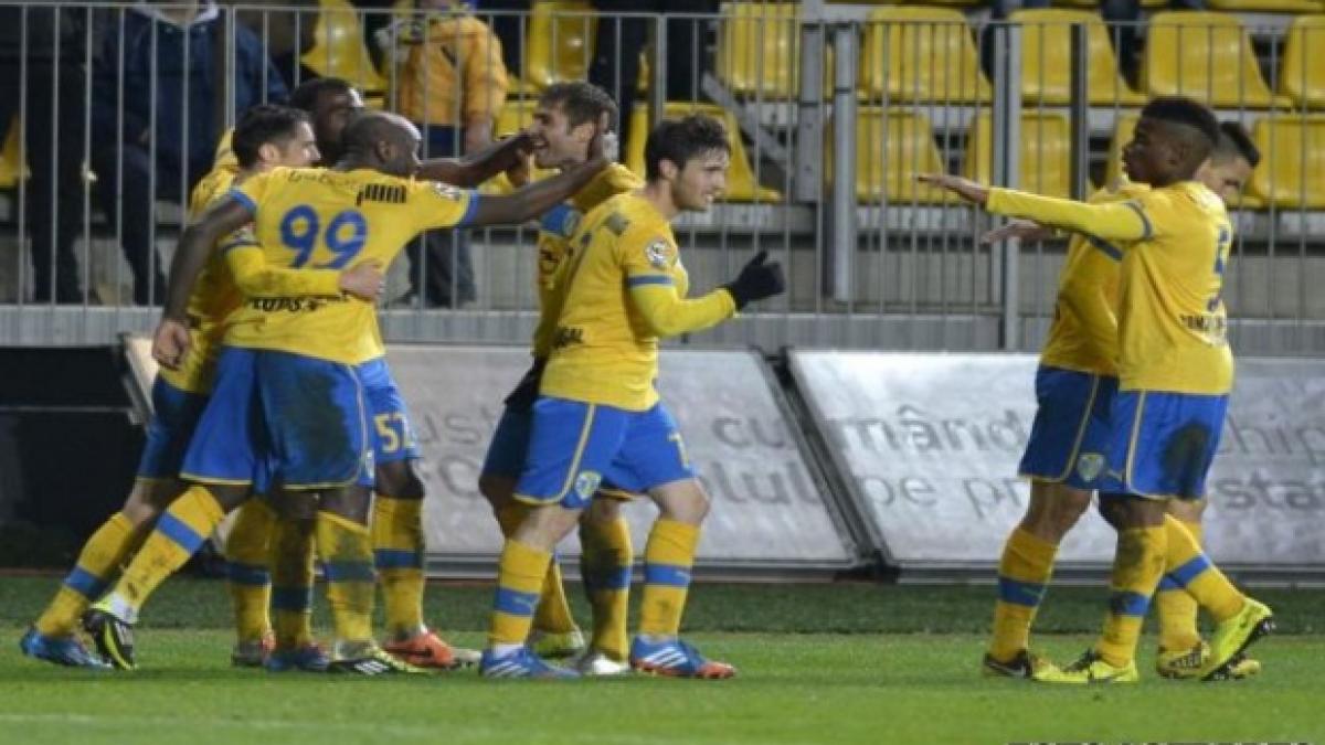 video socant fost jucator al petrolului incatusat la vestiare si arestat dupa meci