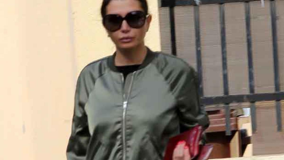 cum a fost surprinsa elena basescu pe strada la inceput de primavara