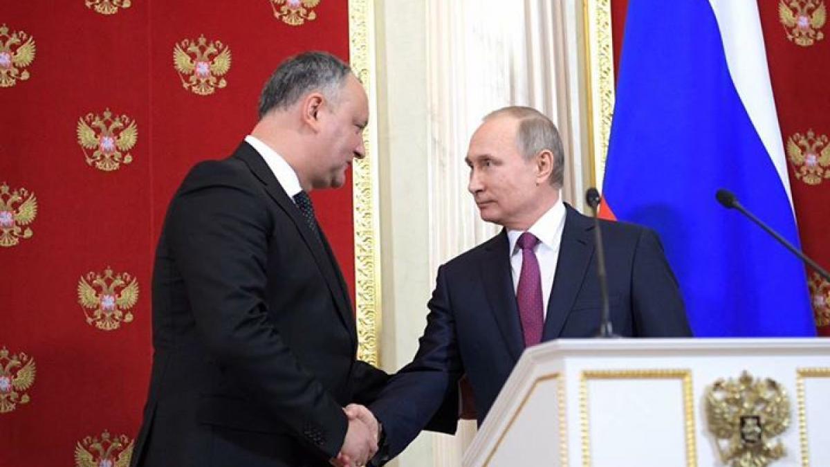 igor dodon alaturi de vladimir putin la parada militara din piata rosie