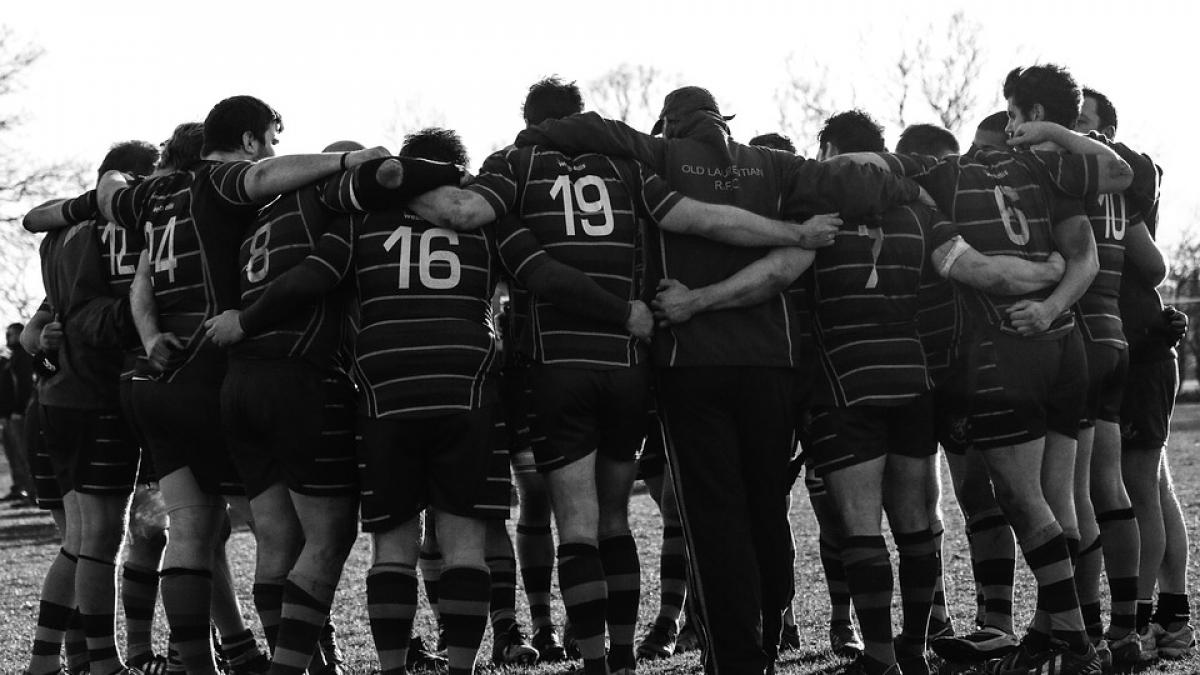 incident socant in timpul unui meci de rugby reactia prompta a antrenorului a salvat viata unui