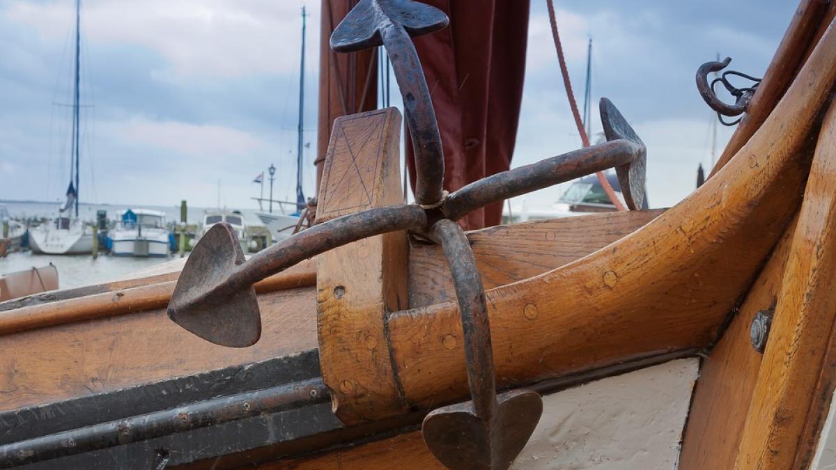 jumatate de milion de euro pentru o nava care putrezeste la mal povestea trista a panzarului