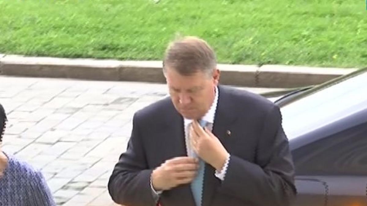 scandal la parlament klaus iohannis nu a fost intampinat asa cum cerea protocolul