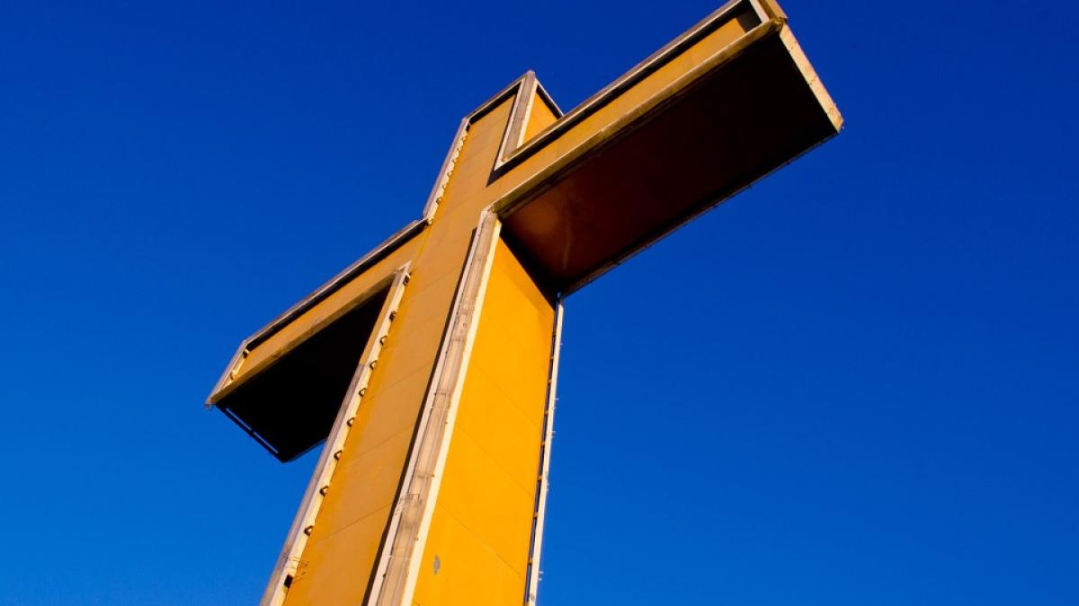 biserica unica in lume lacasul de cult construit de militarii romani pe pamant musulman