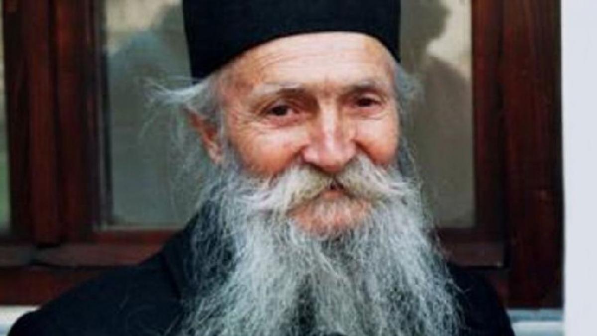 o femeie nu isi iubea deloc asa ca a mers la biserica sa ceara iertarea parintelui ce i a spus