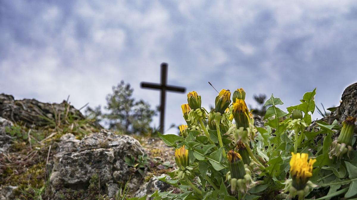 satul din romania unde mortii nu se ingroapa