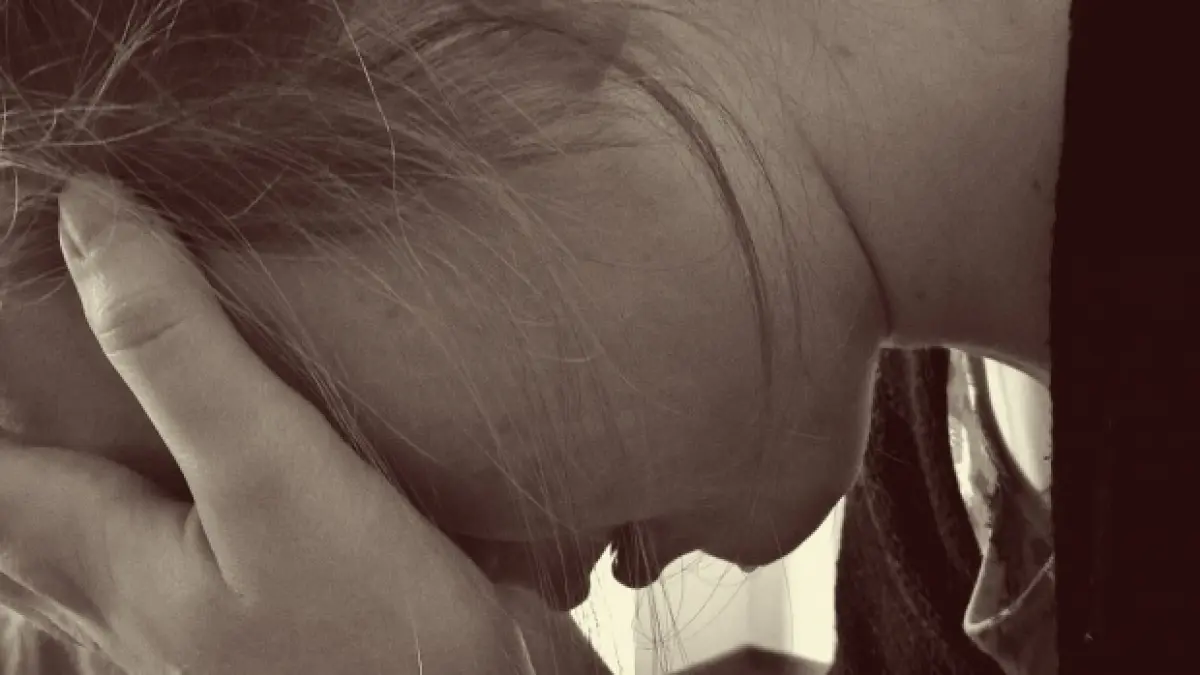 situatie scandaloasa in prahova o fetita in varsta de 8 ani batuta cu brutalitate de mama sa copila