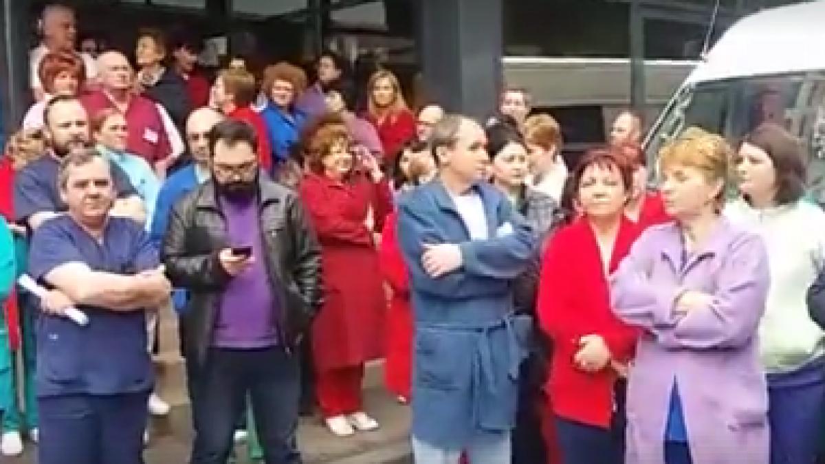 protest la spitalul judetean din satu mare lipsesc medicamentele esentiale pentru pacienti video