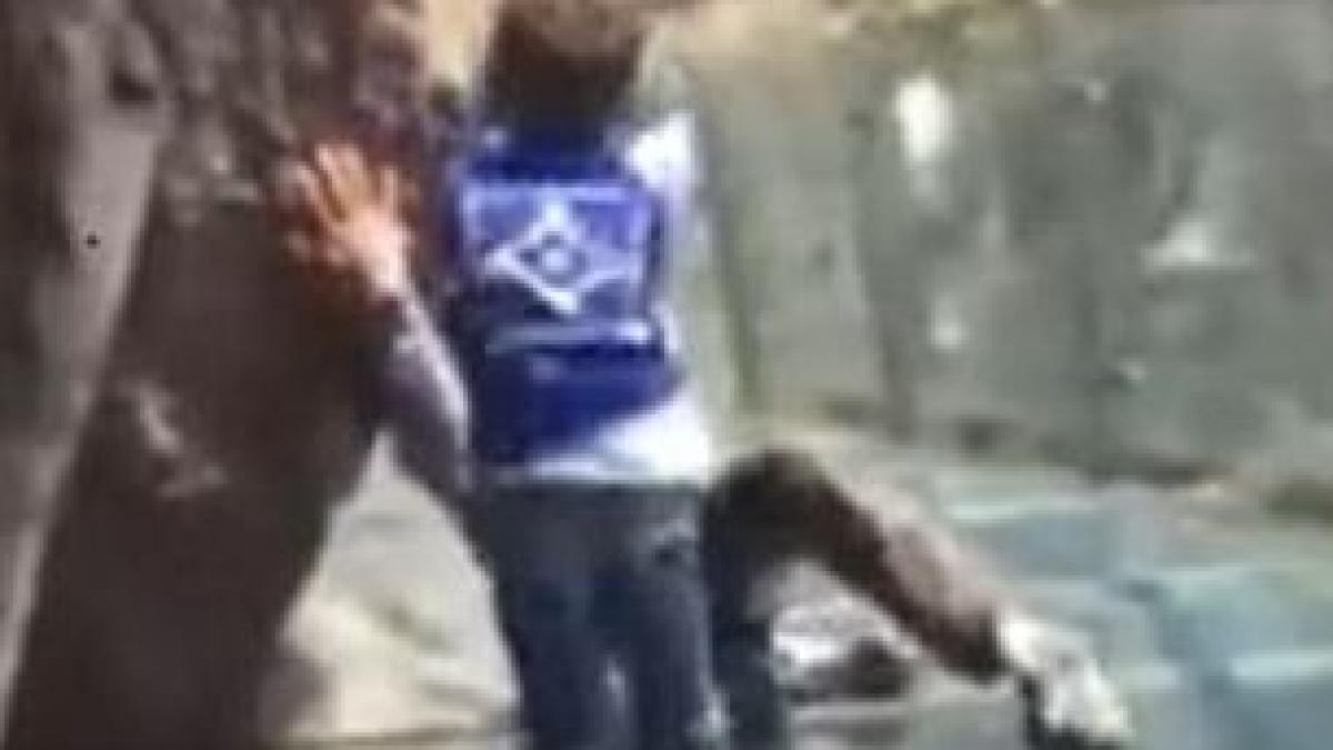 ce se intampla cu un barbat caruia i a fost prea frica sa paseasca pe podul de sticla un copil de