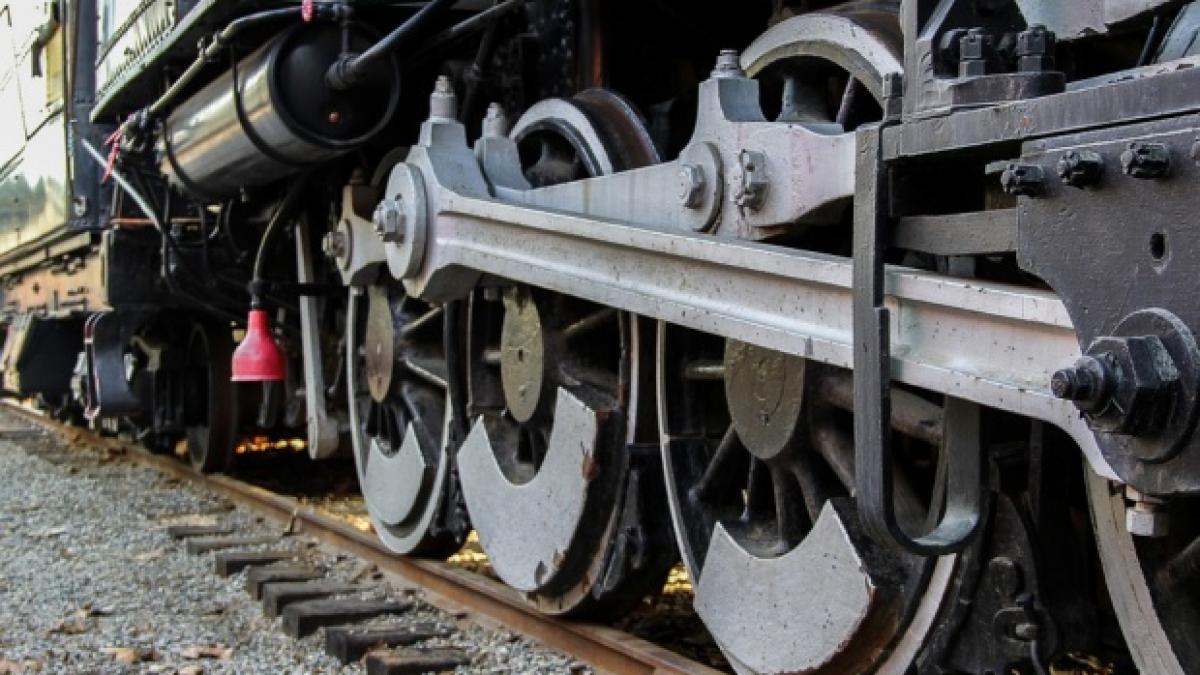 masina lovita de tren la intrarea in baia mare a fost nevoie de interventia unui echipaj smurd