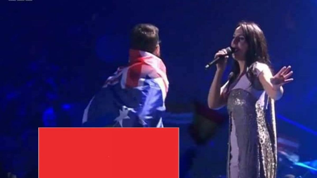 scena socanta in timpul eurovision 2017 un spectator dezbracat a urcat pe scena
